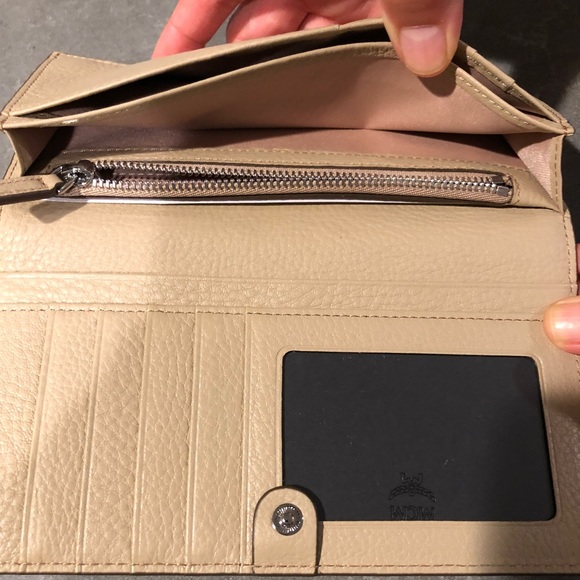 [Sold] Brand New MCM Beige Flap Wallet - Picture 5 of 6